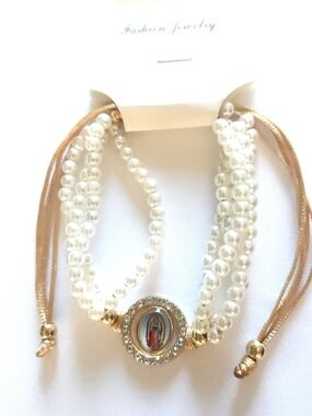 Fashion Jewelry White Pearl Multi-Strand Bracelet with Gold Cord